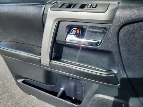 Used 2015 Toyota 4Runner SR5 image 6