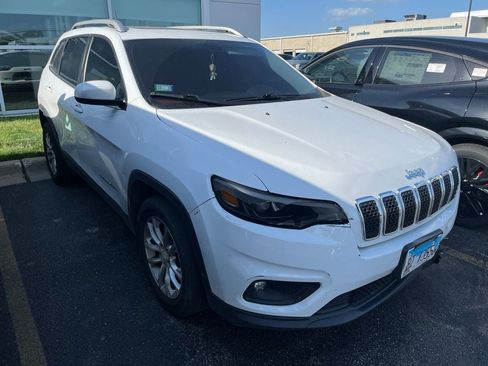 Used 2019 Jeep Cherokee Latitude w/ Cold Weather Group FWD image 3