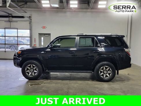 Used 2018 Toyota 4Runner TRD Off-Road AWD/4WD image 8