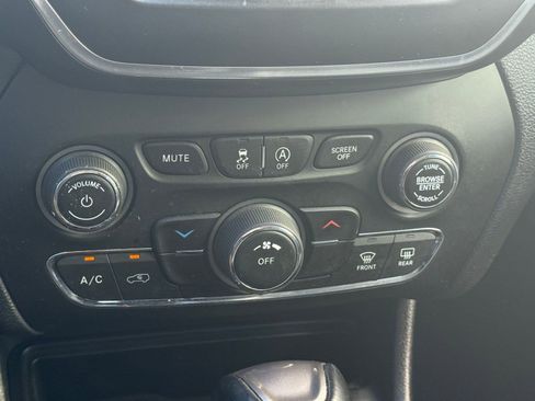 Used 2021 Jeep Cherokee Latitude Lux w/ Sun & Sound Group image 19