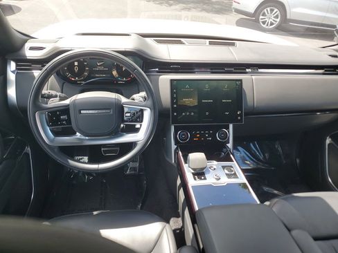 Used 2023 Land Rover Range Rover Long Wheelbase SE AWD/4WD image 17