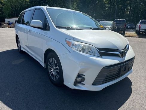 Used 2020 Toyota Sienna XLE Premium FWD image 7