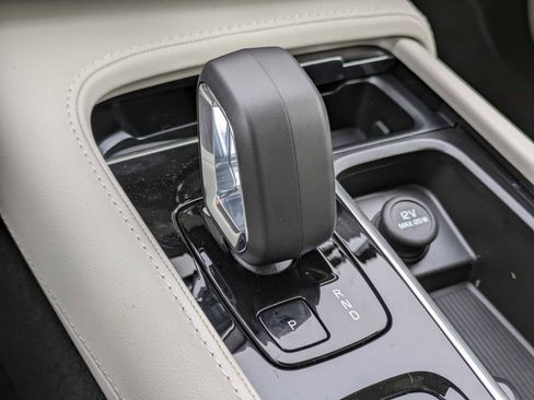 Certified 2024 Volvo XC90 T8 Plus AWD/4WD image 29