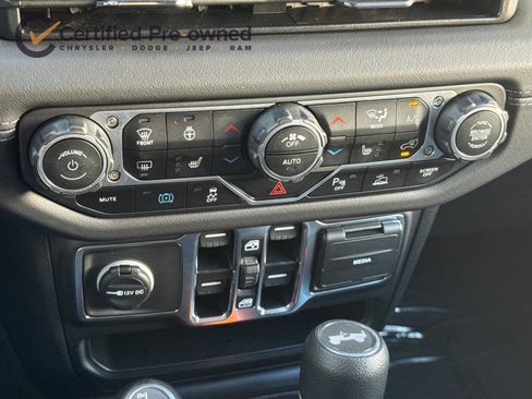 Certified 2025 Jeep Wrangler Unlimited Sahara w/ Safety Group image 21