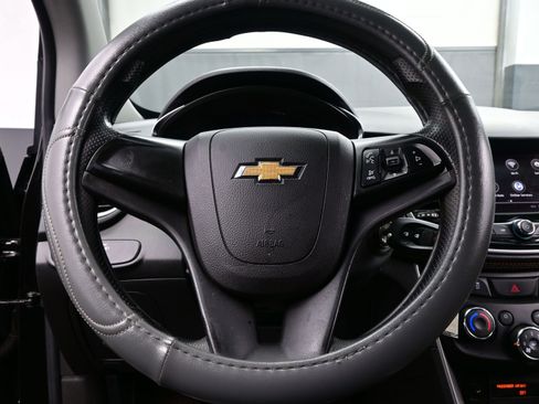 Used 2021 Chevrolet Trax LS image 20