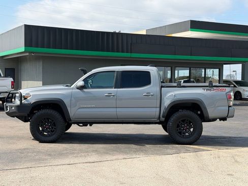 Used 2021 Toyota Tacoma TRD Off-Road w/ Technology Package AWD/4WD image 4