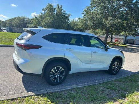 Certified 2025 Toyota Highlander XLE AWD/4WD image 6
