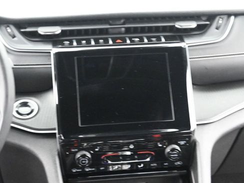 Used 2024 Jeep Grand Cherokee L Altitude image 28