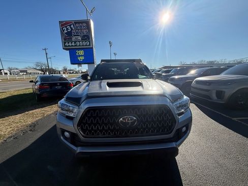 Used 2019 Toyota Tacoma TRD Sport image 8