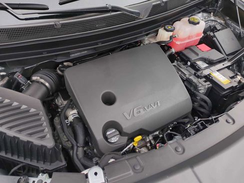 Used 2024 Chevrolet Traverse LT image 30