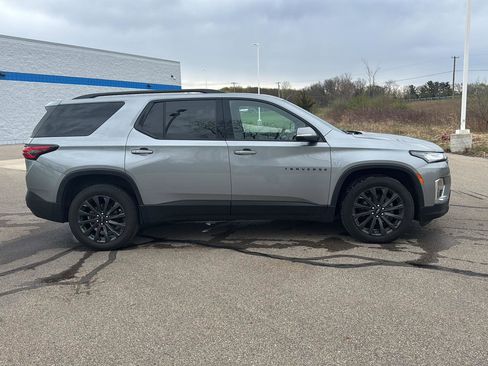 Used 2023 Chevrolet Traverse RS image 8