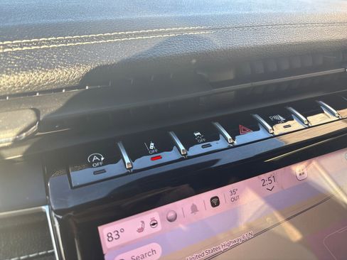 Used 2024 Jeep Grand Cherokee Limited image 23