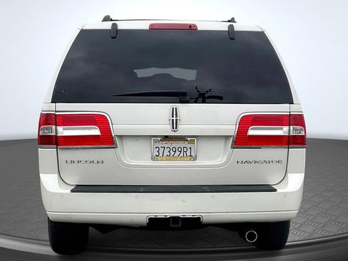 Used 2014 Lincoln Navigator 2WD image 4