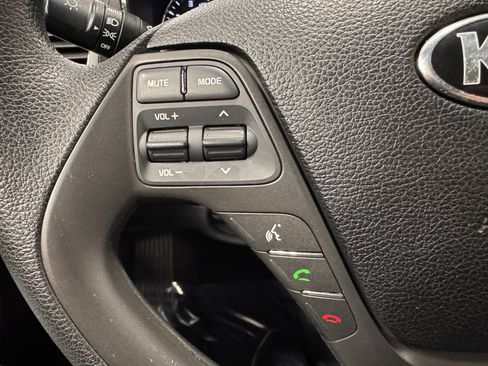 Used 2018 Kia Forte LX image 12