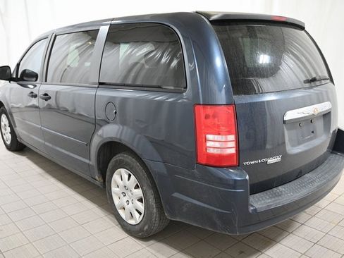Used 2008 Chrysler Town & Country LX image 14