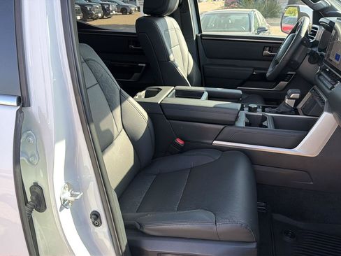 Used 2025 Toyota Tundra Limited AWD/4WD image 19