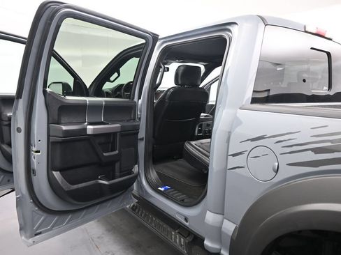 Used 2019 Ford F150 XLT w/ Equipment Group 302A Luxury AWD/4WD image 16