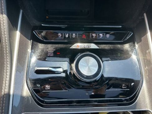 Used 2023 Jeep Wagoneer 4WD w/ Premium Group I image 29