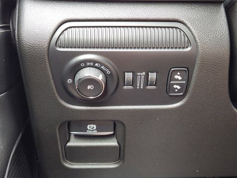 Used 2024 Jeep Wagoneer 4WD w/ Premium Group I image 25