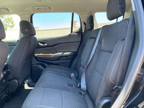 Used 2019 GMC Acadia SLE FWD image 18