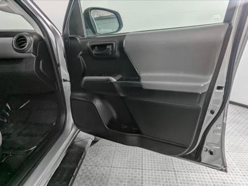 Used 2017 Toyota Tacoma SR5 RWD image 23