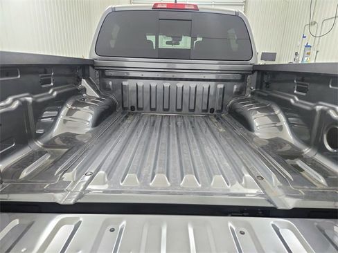 Used 2025 Nissan Frontier PRO-4X image 40