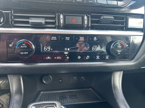 Certified 2025 Nissan Pathfinder SL image 15