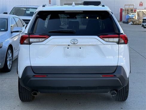 Used 2020 Toyota RAV4 XLE image 5