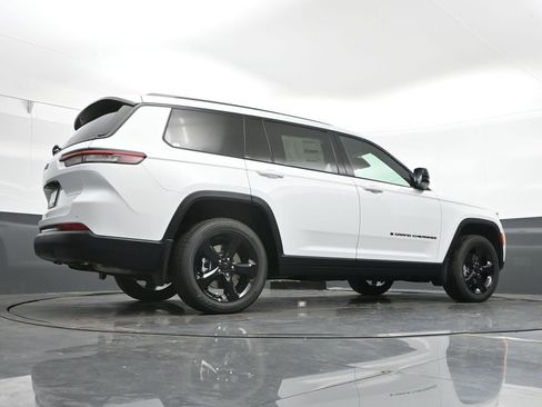 New 2025 Jeep Grand Cherokee L Altitude image 40