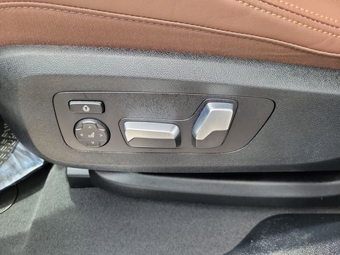 Used 2026 BMW X6 xDrive40i AWD/4WD image 17