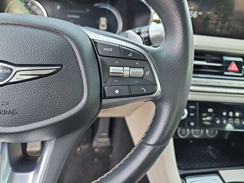 Used 2025 Genesis G70 2.5T image 18