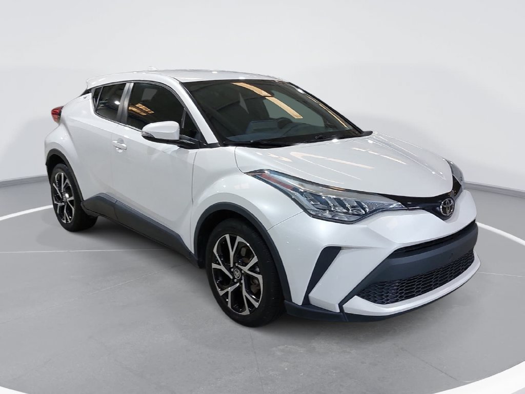 Used 2022 Toyota C-HR XLE FWD image 3