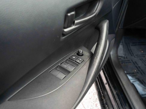 Used 2023 Toyota Corolla LE image 7