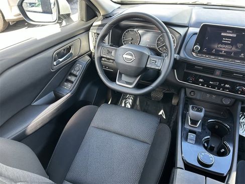 Certified 2025 Nissan Rogue SV image 16