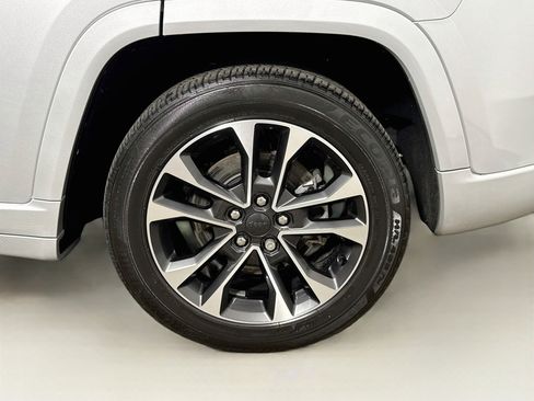 Used 2022 Jeep Grand Cherokee Overland AWD/4WD image 31