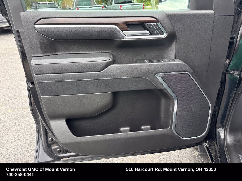 Used 2025 GMC Sierra 1500 SLT AWD/4WD image 13