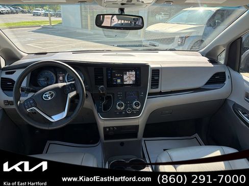 Used 2017 Toyota Sienna XLE w/ XLE Navigation Package FWD image 22
