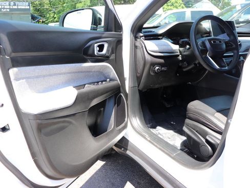Used 2024 Jeep Compass Latitude AWD/4WD image 10