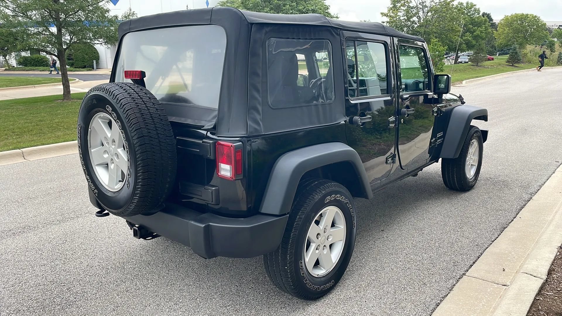 Used 2017 Jeep Wrangler Unlimited Sport AWD/4WD image 7