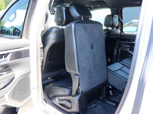 Used 2024 Jeep Wagoneer L Series II w/ Flexible Seating Group AWD/4WD image 28