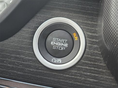 Used 2022 RAM 1500 Limited w/ Body Color Bumper Group image 21