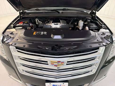 Used 2020 Cadillac Escalade ESV Platinum image 32