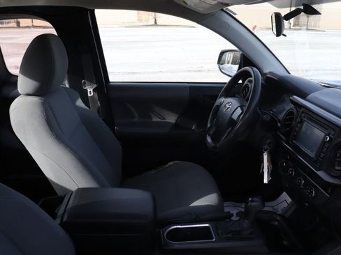 Used 2017 Toyota Tacoma 4x4 Access Cab image 10