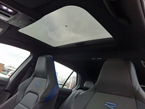 Used 2025 Volkswagen Golf R Black Edition image 14