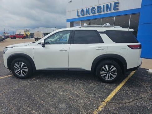 Used 2023 Nissan Pathfinder SL image 4