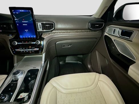 Used 2022 Ford Explorer Platinum w/ Equipment Group 601A AWD/4WD image 33