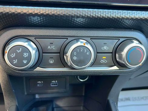 Used 2024 Nissan Kicks SV image 33