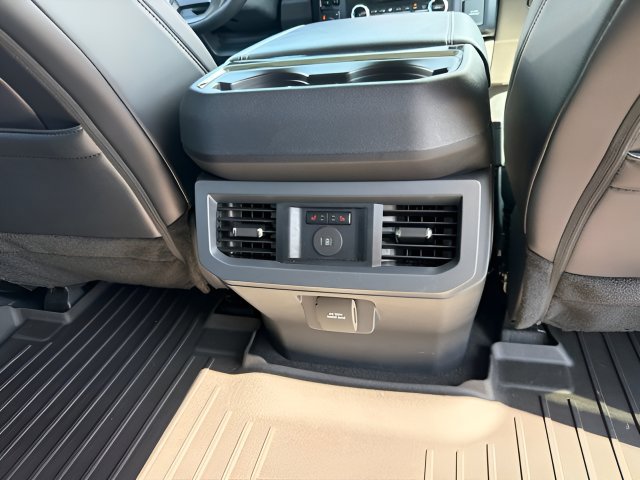 Used 2025 Ford F350 Lariat w/ Lariat Ultimate Package AWD/4WD image 11
