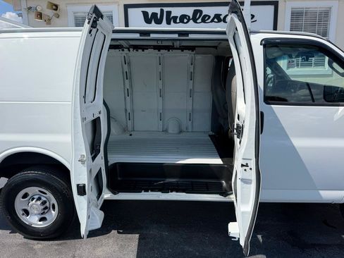 Used 2022 Chevrolet Express 2500 w/ Driver Convenience Package RWD image 24