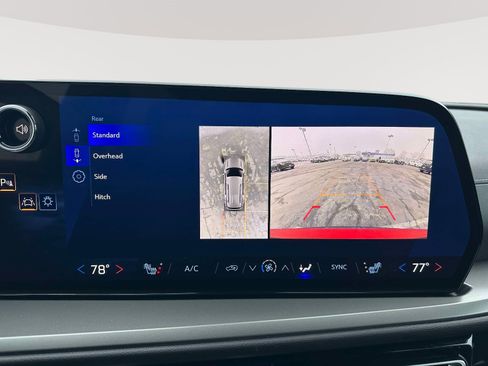 Certified 2025 Chevrolet Traverse LT w/ Driver Confidence Package image 13